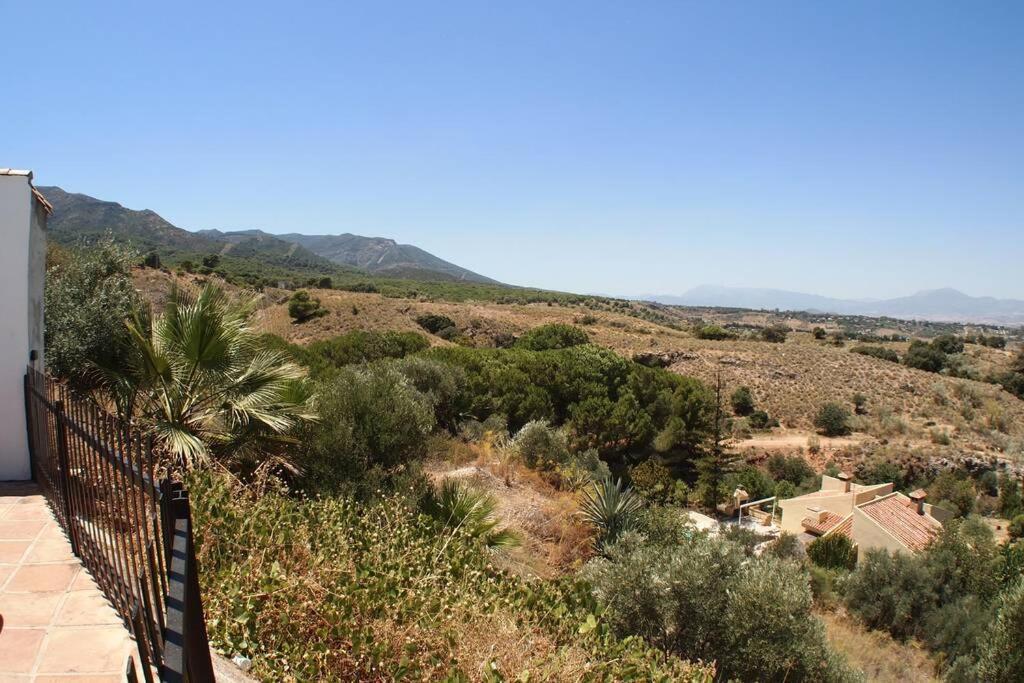 Preciosa Villa Con Gran Piscina Y Fabulosas Vistas อาเลาริน เดลา ตอร์เร ภายนอก รูปภาพ
