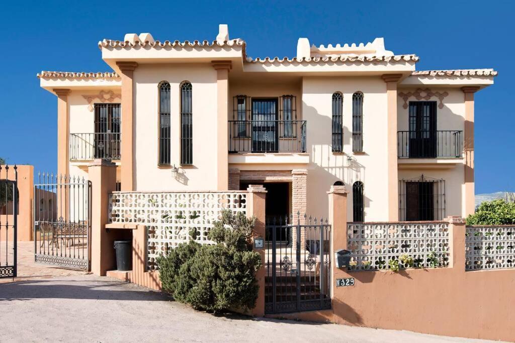 Preciosa Villa Con Gran Piscina Y Fabulosas Vistas อาเลาริน เดลา ตอร์เร ภายนอก รูปภาพ