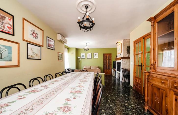 Preciosa Villa Con Gran Piscina Y Fabulosas Vistas อาเลาริน เดลา ตอร์เร ภายนอก รูปภาพ
